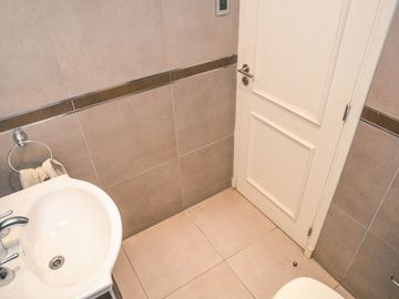 VENTA SEMIPISO DE 2 DORMI y COCHERA CONSTITUYENTES
