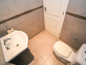 VENTA SEMIPISO DE 2 DORMI y COCHERA CONSTITUYENTES