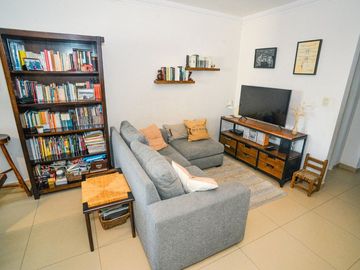 VENTA SEMIPISO DE 2 DORMI y COCHERA CONSTITUYENTES
