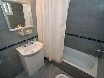 VENTA SEMIPISO DE 2 DORMI y COCHERA CONSTITUYENTES