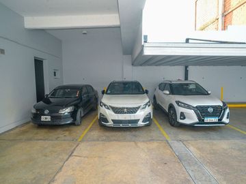 VENTA SEMIPISO DE 2 DORMI y COCHERA CONSTITUYENTES