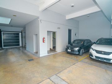 VENTA SEMIPISO DE 2 DORMI y COCHERA CONSTITUYENTES