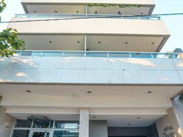 VENTA SEMIPISO DE 2 DORMI y COCHERA CONSTITUYENTES