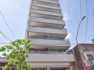 VENTA SEMIPISO DE 2 DORMI y COCHERA CONSTITUYENTES