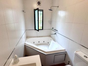 CASA EN VENTA 3 AMBIENTES GLEW PILETA APTO CREDITO