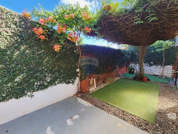 VENTA CASA 3 AMB C/ PATIO EN BERNAL - APTO CREDITO