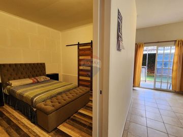 VENTA CASA 3 AMB C/ PATIO EN BERNAL - APTO CREDITO