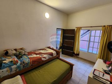VENTA CASA 3 AMB C/ PATIO EN BERNAL - APTO CREDITO