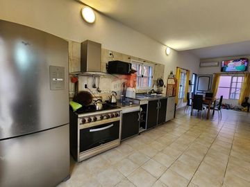 VENTA CASA 3 AMB C/ PATIO EN BERNAL - APTO CREDITO