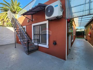 VENTA CASA 3 AMB C/ PATIO EN BERNAL - APTO CREDITO