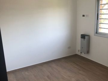 VENTA TRIPLEX 4 AMBIENTES ITUZAINGO