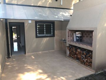 VENTA TRIPLEX 4 AMBIENTES ITUZAINGO