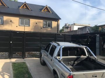 VENTA TRIPLEX 4 AMBIENTES ITUZAINGO