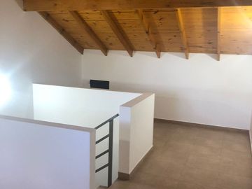 VENTA TRIPLEX 4 AMBIENTES ITUZAINGO