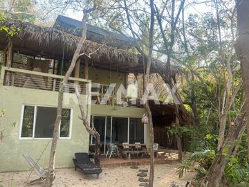 Tres Casas en venta frente a la Playa - (3)