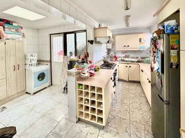 OPORTUNIDAD CASA EN VENTA 3HA 2BA 2E