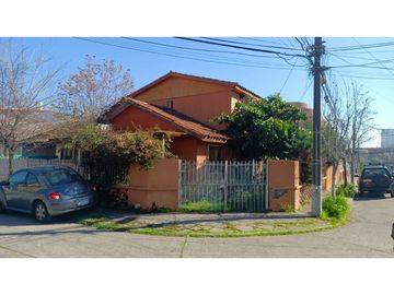 Amplica casa a pasos del Metro Camino Agricola