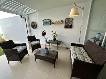 Oportunidad. Venta hermosa Casa en Cumbayá - Urbanización Yanazarapata. SC