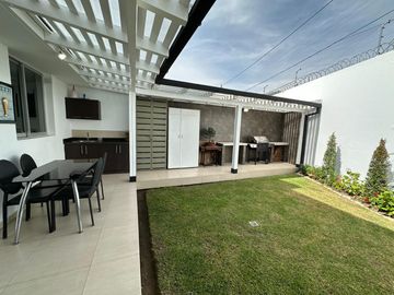 Oportunidad. Venta hermosa Casa en Cumbayá - Urbanización Yanazarapata. SC
