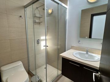 Oportunidad. Venta hermosa Casa en Cumbayá - Urbanización Yanazarapata. SC