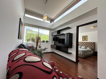 Oportunidad. Venta hermosa Casa en Cumbayá - Urbanización Yanazarapata. SC