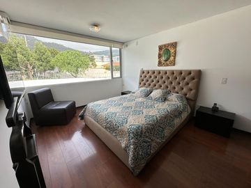 Oportunidad. Venta hermosa Casa en Cumbayá - Urbanización Yanazarapata. SC