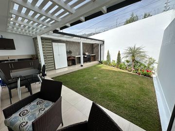 Oportunidad. Venta hermosa Casa en Cumbayá - Urbanización Yanazarapata. SC
