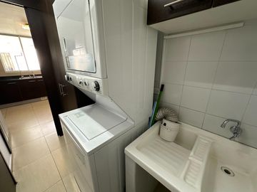 Oportunidad. Venta hermosa Casa en Cumbayá - Urbanización Yanazarapata. SC