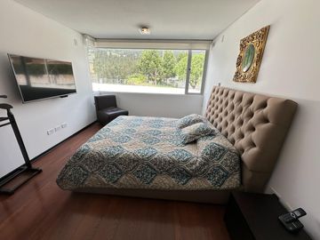 Oportunidad. Venta hermosa Casa en Cumbayá - Urbanización Yanazarapata. SC