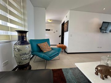 Oportunidad. Venta hermosa Casa en Cumbayá - Urbanización Yanazarapata. SC