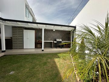 Oportunidad. Venta hermosa Casa en Cumbayá - Urbanización Yanazarapata. SC