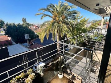 Departamento 2 ambientes con balcón y cochera en venta