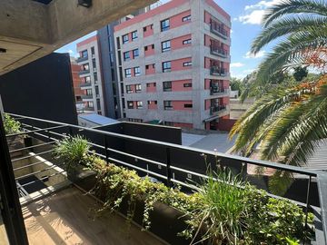 Departamento 2 ambientes con balcón y cochera en venta