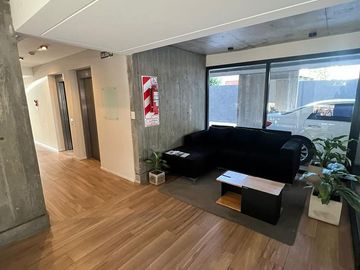 Departamento 2 ambientes con balcón y cochera en venta