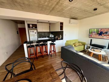 Departamento 2 ambientes con balcón y cochera en venta