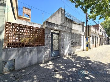 VENTA · CASA · 2 DORMITORIOS · PATIO · ARROYITO