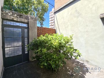 VENTA · CASA · 2 DORMITORIOS · PATIO · ARROYITO