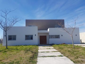 Venta Casa A ESTRENAR en San Matias Escobar EC