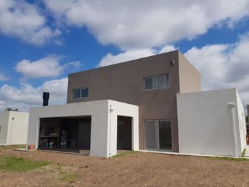 Venta Casa A ESTRENAR en San Matias Escobar EC
