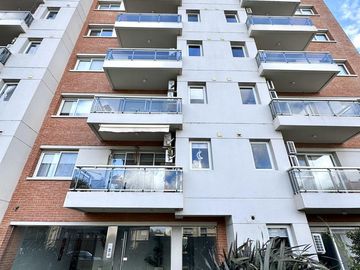 Venta departamento 2 ambientes con balcón en Bernal
