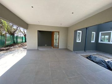 VENTA/PERMUTA - Casa 3 dormitorios con jardin, parrilla y cochera. Apta Crédito - Haras de Funes