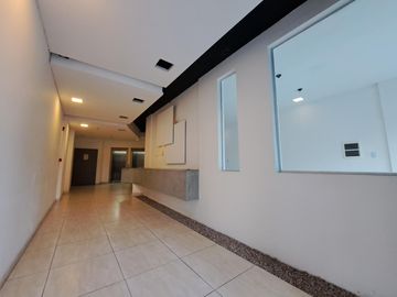 DEPARTAMENTO VENTA  SEMIPISO 3 PISO FRENTE 2 a 3 DORM  BALCON PILETA AV. POETA LUGONES NUEVA CORDOBA