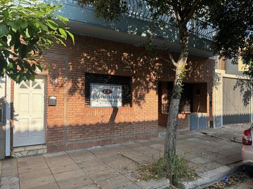 Anchorena 1210 – PH en Planta Baja con Patio | Para refaccionar en el corazón de La Lucila