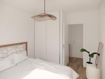 Departamento con balcón y patio en primero piso