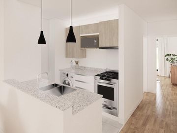 Departamento con balcón y patio en primero piso
