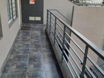 PH en venta - 2 Dormitorios 1 Baño - Castelar