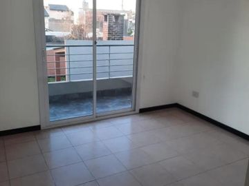 PH en venta - 2 Dormitorios 1 Baño - Castelar