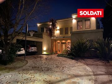 Casa en Ayres de Pilar en alquiler con muebles, 4 cuartos, impecable!