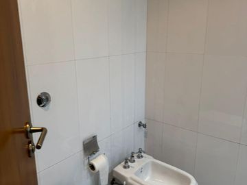 Casa en Ayres de Pilar en alquiler con muebles, 4 cuartos, impecable!