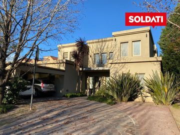 Casa en Ayres de Pilar en alquiler con muebles, 4 cuartos, impecable!